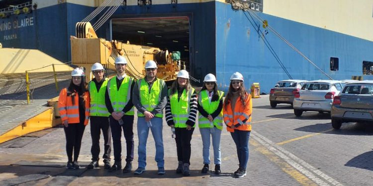 IAN TAYLOR AGENCIA NAVE QUE DESCARGA MÁS DE 4 MIL RODADOS EN SAN ANTONIO