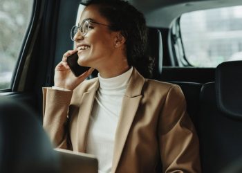 ORACLE AYUDA A LAS EMPRESAS DE TELECOMUNICACIONES A AUTOMATIZAR EL DISEÑO, LA ENTREGA Y LA MONETIZACIÓN DE NUEVAS EXPERIENCIAS PARA CLIENTES