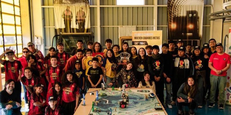 JÓVENES DE ANTOFAGASTA Y CALAMA ENTRENAN PARA PRÓXIMA COMPETENCIA DE ROBÓTICA “FIRST LEGO LEAGUE”