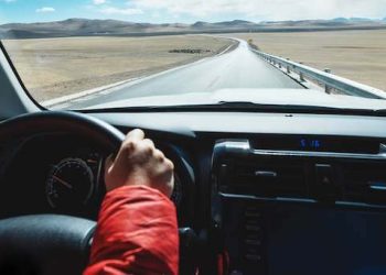 OCHO CLAVES PARA EL CUIDADO EN CARRETERAS QUE GARANTIZAN UN VIAJE SEGURO