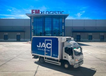 FM LOGISTIC INICIA PRUEBAS CON UN CAMIÓN ELÉCTRICO DE DISTRIBUCIÓN EN ILLESCAS PARA REFORZAR SU COMPROMISO CON LA SOSTENIBILIDAD