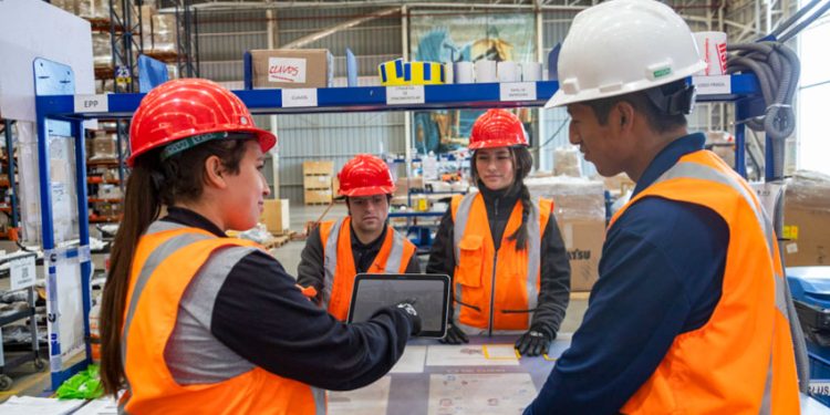 POR SEGUNDO AÑO CONSECUTIVO, KOMATSU CUMMINS LOGRA LA EQUIDAD DE GÉNERO EN SU CENTRO DE DISTRIBUCIÓN LA PORTADA