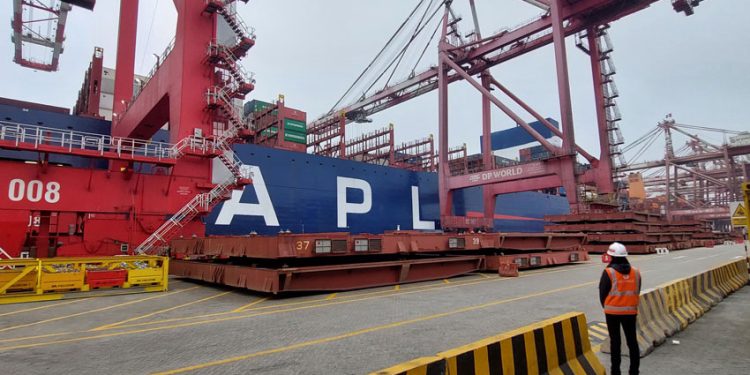 IAN TAYLOR AGENCIÓ EL MAYOR PORTACONTENEDORES QUE HA LLEGADO A PERÚ