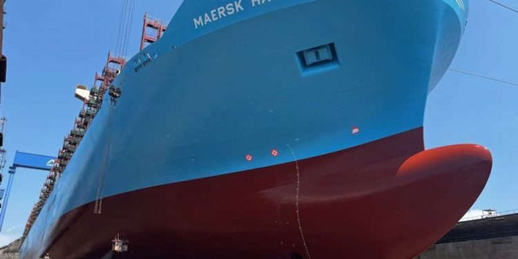 MAERSK COMPLETA LA PRIMERA CONVERSIÓN DE UN GRAN BUQUE PORTACONTENEDORES A UN MOTOR DE METANOL DE COMBUSTIBLE DUAL