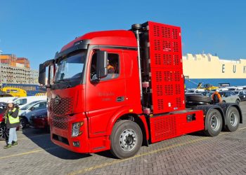 IAN TAYLOR AGENCIA NAVE QUE TRAJO CAMIÓN IMPULSADO POR HIDRÓGENO, MARCANDO UN HITO PARA LA INDUSTRIA LOGÍSTICA Y EL SECTOR TRANSPORTE