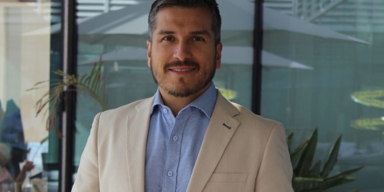 COMPRA DE VEHÍCULOS ELÉCTRICOS CRECE MÁS DE 100% EN 2024, PERO SISTEMAS DE CARGA NO AVANZAN AL MISMO RITMO