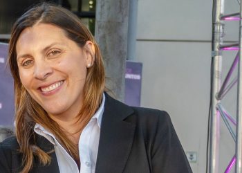 MÁS ALLÁ DE LOS ESTEREOTIPOS: EL IMPACTO FEMENINO EN LAS GRANDES INDUSTRIAS