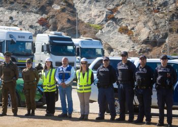 COMUNIDAD LOGÍSTICA DE SAN ANTONIO Y LA DELEGACIÓN PRESIDENCIAL PROVINCIAL EFECTUARON FISCALIZACIÓN A CONDUCTORES DE CAMIONES EN PUERTO PANUL
