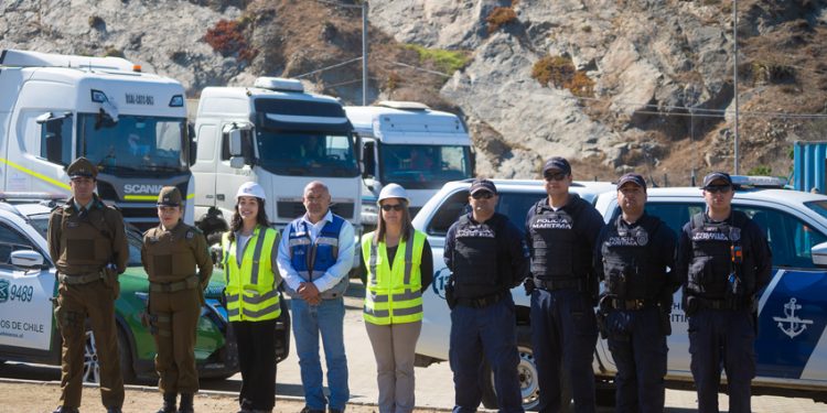 COMUNIDAD LOGÍSTICA DE SAN ANTONIO Y LA DELEGACIÓN PRESIDENCIAL PROVINCIAL EFECTUARON FISCALIZACIÓN A CONDUCTORES DE CAMIONES EN PUERTO PANUL