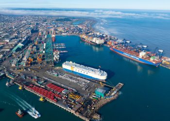 PUERTO SAN ANTONIO REGISTRA ALZA DE 10,2 % EN TEU MOVILIZADOS DURANTE LOS PRIMEROS CUATRO MESES DE 2025 Y DESTACA LA IMPORTANCIA DE SUMAR DOS NUEVOS SERVICIOS NAVIEROS