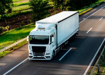 EN LAS RUTAS DE CHILE, SIEMPRE ADELANTE: GOODYEAR SALUDA A LOS CAMIONEROS EN SU DÍA
