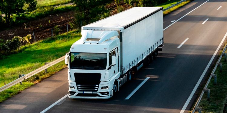 EN LAS RUTAS DE CHILE, SIEMPRE ADELANTE: GOODYEAR SALUDA A LOS CAMIONEROS EN SU DÍA