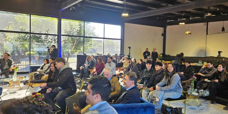 SEMINARIO “ELECTROMOVILIDAD: MITOS Y DESAFÍOS PARA CHILE” REÚNE A EXPERTOS PARA DEBATIR SOBRE EL FUTURO DE LA MOVILIDAD SUSTENTABLE