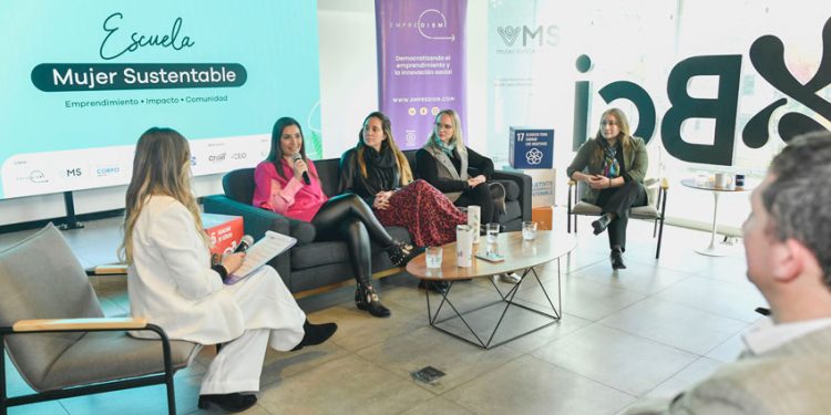 CHILENAS SE GRADÚAN DE ESCUELA DE SOSTENIBILIDAD PIONERA EN CHILE Y LATINOAMÉRICA