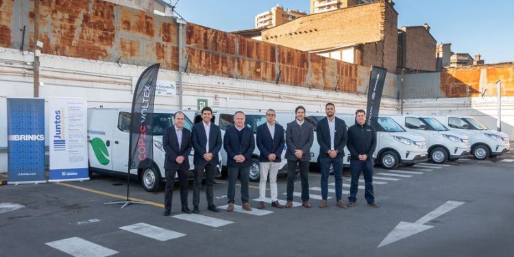 BRINK’S AVANZA EN ELECTROMOVILIDAD: NUEVAS CAMIONETAS ELÉCTRICAS SE SUMAN A LA OPERACIÓN EN CHILE