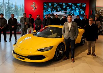 FERRARI CHILE RECIBIÓ A LOS MEJORES ALUMNOS DE INGENIERÍA MECÁNICA EN SU TIENDA DE SANTIAGO