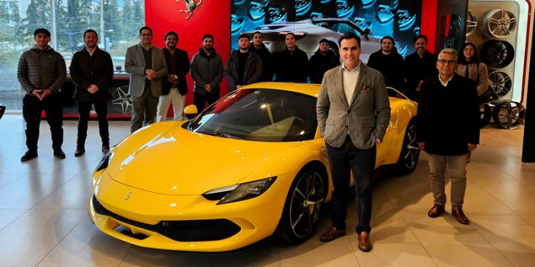 FERRARI CHILE RECIBIÓ A LOS MEJORES ALUMNOS DE INGENIERÍA MECÁNICA EN SU TIENDA DE SANTIAGO