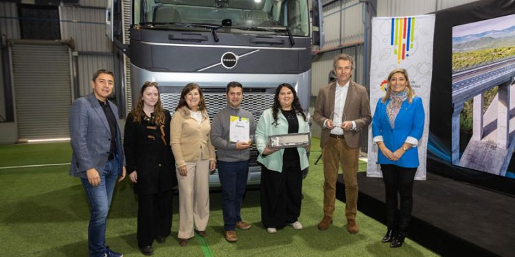VOLVO CHILE Y LA AGENCIA DE SOSTENIBILIDAD ENERGÉTICA SELLAN ALIANZA ESTRATÉGICA PARA IMPULSAR LA CONDUCCIÓN INTELIGENTE, SEGURA Y SOSTENIBLE A TRAVÉS DEL PROGRAMA «GIRO LIMPIO»