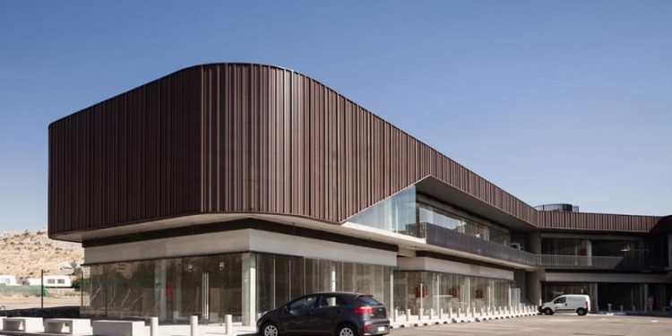 LA DESCENTRALIZACIÓN DEL RETAIL: ¿LA BAJA DE LOS GRANDES MALLS URBANOS Y EL AUGE DE LOS STRIP CENTERS PERIFÉRICOS?