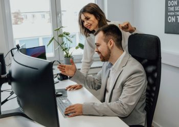 ¿QUEDARSE O PARTIR? QUÉ MOTIVA A LOS EJECUTIVOS MÁS CODICIADOS DEL MERCADO A QUEDARSE EN SU ACTUAL TRABAJO