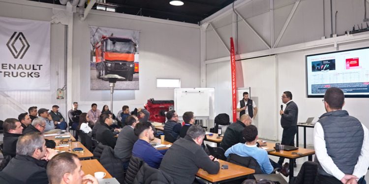 RENAULT TRUCKS Y SALFA PREPARAN LA LLEGADA DE CAMIONES EURO 6 A CHILE CON FORMACIÓN TÉCNICA ESPECIALIZADA