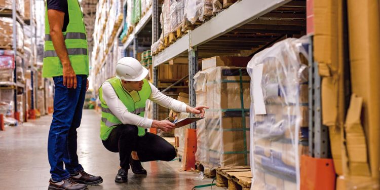 CON LOS PIES EN EL CD Y LA MIRADA EN EL MUNDO: CUATRO VISIONES PARA UNA LOGÍSTICA EN JAQUE