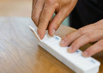 SALUD Y FARMACIA SE CONVIERTE EN LA TERCERA INDUSTRIA CON MAYOR CANTIDAD DE DESPACHOS POR E-COMMERCE EN PRIMER SEMESTRE DE 2025 EN CHILE