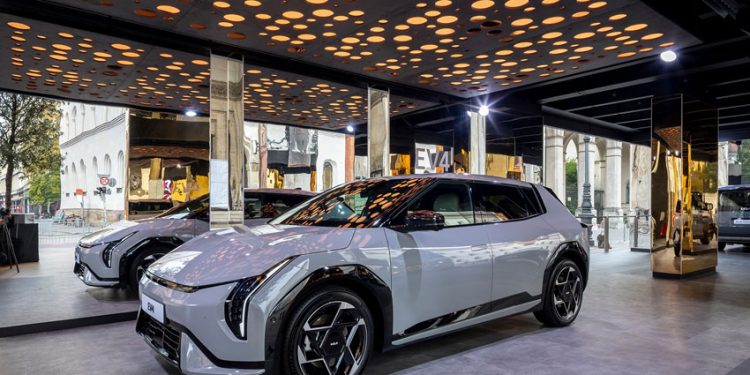 KIA PRESENTA SU AMPLIA GAMA DE VEHÍCULOS ELÉCTRICOS EN IAA MOBILITY 2025