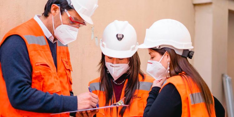 CERTIFICACIÓN LABORAL ABRE PASO A LA PARTICIPACIÓN FEMENINA EN MINERÍA