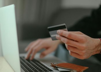 CYBER DAY: ANTESALA DE NAVIDAD Y VERANO, FLOW LLAMA A COMPRAR CON SEGURIDAD