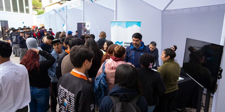MÁS DE 700 ESTUDIANTES DE LA PROVINCIA DE SAN ANTONIO PARTICIPARON EN LA FERIA EMPRESARIAL DE LOGÍSTICA PORTUARIA