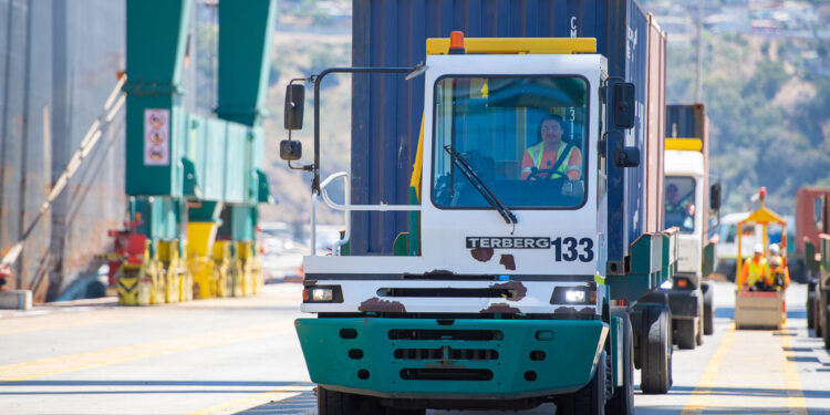 PUERTO SAN ANTONIO IMPULSA LA INNOVACIÓN LOGÍSTICA CON ANTONIA: LA ASISTENTE VIRTUAL QUE SUPERA LAS 480 MIL INTERACCIONES AUTOMATIZADAS CON TRANSPORTISTAS