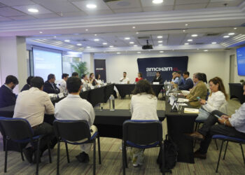 DE LA EXPERIMENTACIÓN A LA INNOVACIÓN: KLOG EXPONE EN AMCHAM CHILE SU ENFOQUE PARA TRANSFORMAR EQUIPOS Y PROCESOS