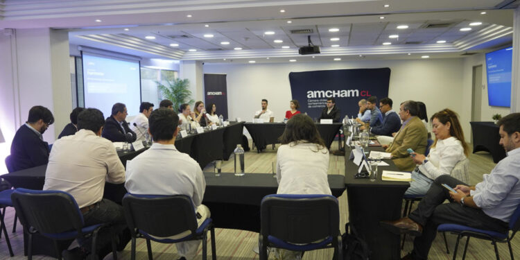 DE LA EXPERIMENTACIÓN A LA INNOVACIÓN: KLOG EXPONE EN AMCHAM CHILE SU ENFOQUE PARA TRANSFORMAR EQUIPOS Y PROCESOS