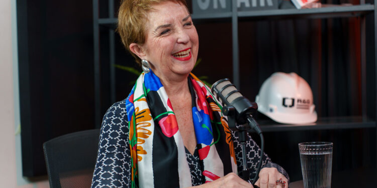 GLORIA HUTT CONVERSA SOBRE TRANSPORTE, LIDERAZGO PÚBLICO Y LOS DESAFÍOS DE SU TRAYECTORIA EN EL NUEVO EPISODIO DEL PODCAST DE R&Q INGENIERÍA