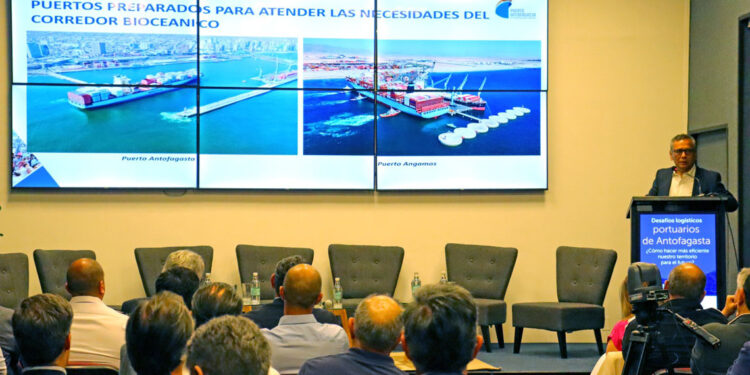 PUERTO ANTOFAGASTA PARTICIPÓ CON ÉXITO EN SEMINARIO SOBRE DESAFÍOS PORTUARIOS EN LA REGIÓN