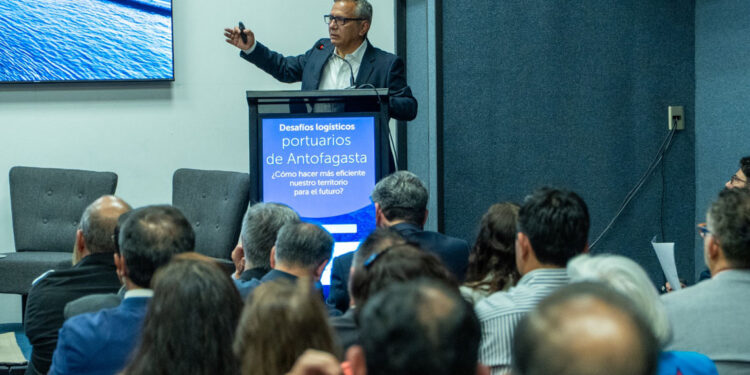 PUERTO ANTOFAGASTA PARTICIPÓ CON ÉXITO EN SEMINARIO SOBRE DESAFÍOS PORTUARIOS EN LA REGIÓN