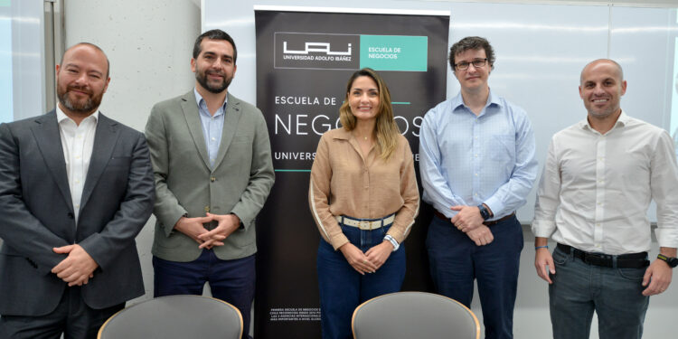 CON CHARLA MAGISTRAL, MAGISTER EN SCM DE LA UAI CONCLUYE SU CICLO DE ACTIVIDADES “THINKING GLOBAL, ACTING LOCAL 2025”