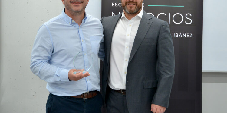 CON CHARLA MAGISTRAL, MAGISTER EN SCM DE LA UAI CONCLUYE SU CICLO DE ACTIVIDADES “THINKING GLOBAL, ACTING LOCAL 2025”