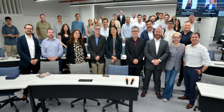 CON CHARLA MAGISTRAL, MAGISTER EN SCM DE LA UAI CONCLUYE SU CICLO DE ACTIVIDADES “THINKING GLOBAL, ACTING LOCAL 2025”