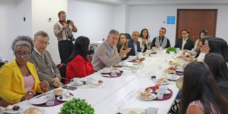 ENCUENTRO DE PARTICIPANTES DE PRIMERA CONVOCATORIA DE LA INICIATIVA “MÁS MUJERES CONDUCTORAS EN LOGÍSTICA” CON AUTORIDADES