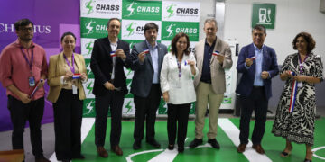 UC CHRISTUS Y CHASS INAUGURAN EL HUB DE CARGA PARA VEHÍCULOS ELÉCTRICOS MÁS GRANDE DEL CENTRO DE SANTIAGO
