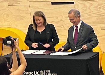 DUOC UC Y MINISTERIO DE HACIENDA FIRMAN ACUERDO DE COLABORACIÓN