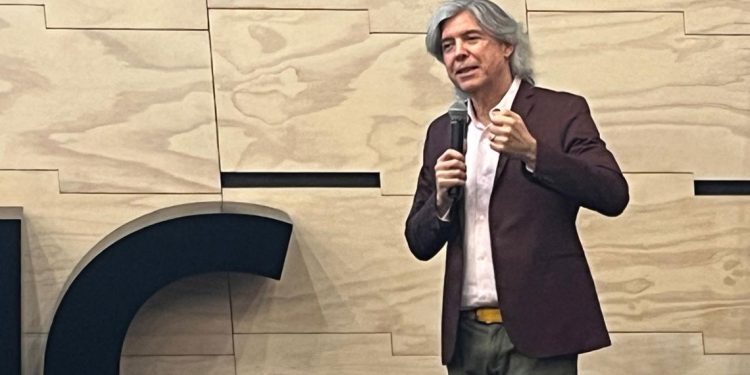 DUOC UC Y MINISTERIO DE HACIENDA FIRMAN ACUERDO DE COLABORACIÓN