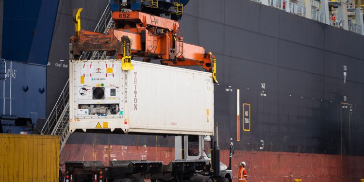 PUERTO SAN ANTONIO GARANTIZÓ CONTINUIDAD OPERACIONAL PARA EMBARCAR MÁS DE 16.500 CONTENEDORES DE CEREZAS A CHINA EN LA TEMPORADA 2025-2026