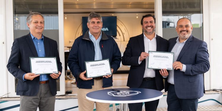 SCANIA CHILE IMPULSA EL TRANSPORTE SUSTENTABLE CON ENTREGA DE CAMIONES GNL A TRANSPORTES RICARDO CONCHA LIMITADA