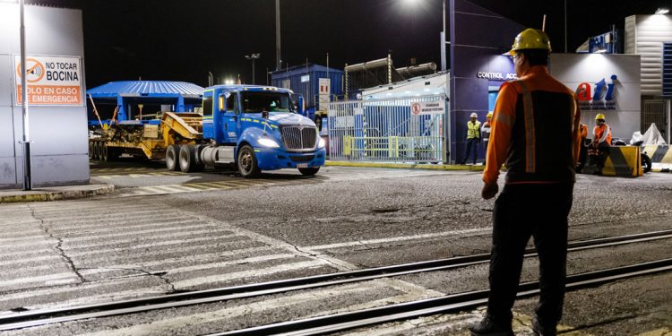 ATI REFUERZA SU LIDERAZGO LOGÍSTICO CON EXITOSA OPERACIÓN DE CARGA SOBREDIMENSIONADA