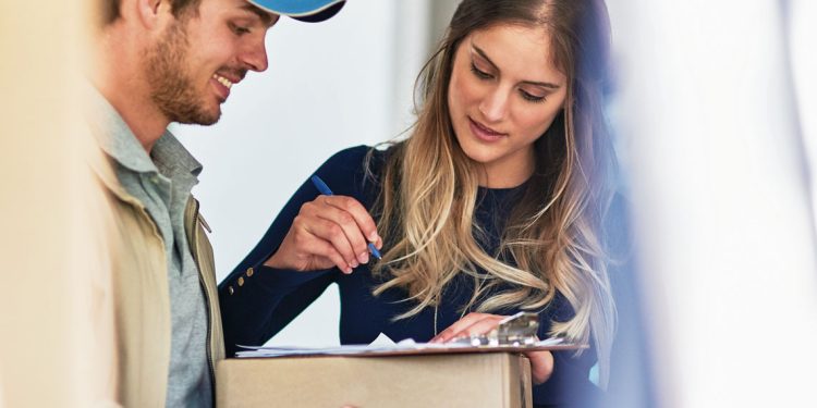 CUANDO UN PAQUETE LLEGA A LA PUERTA:  LA ESTRATEGIA QUE BUSCA REORDENAR LA DISTRIBUCIÓN URBANA Y RECONCILIARSE CON LA CIUDAD