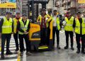 DHL GLOBAL FORWARDING AVANZA EN SU RUTA DE SOSTENIBILIDAD AL INCORPORAR MONTACARGAS ELÉCTRICOS DE INCHCAPE A SUS OPERACIONES EN COLOMBIA