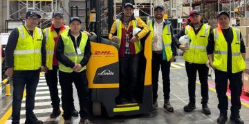 DHL GLOBAL FORWARDING AVANZA EN SU RUTA DE SOSTENIBILIDAD AL INCORPORAR MONTACARGAS ELÉCTRICOS DE INCHCAPE A SUS OPERACIONES EN COLOMBIA
